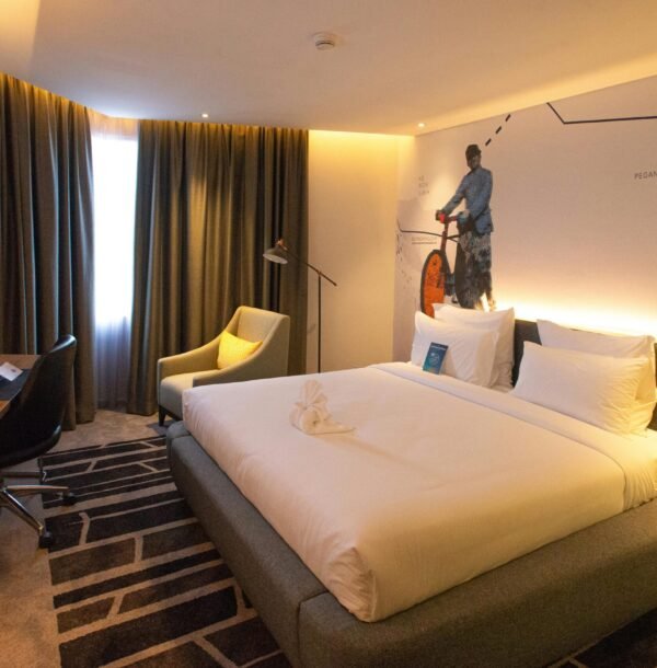 pexels-photo-33125906-33125906 Modern hotel room interior in South Jakarta, offering cozy ambiance with warm lighting and stylish decor.